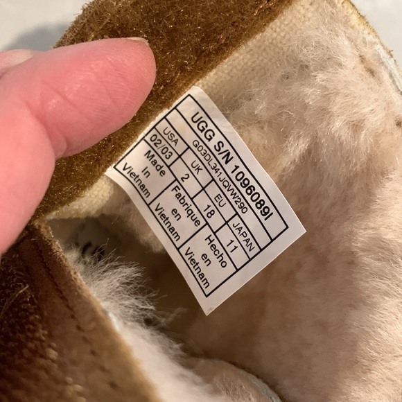 Baby Keelan Uggs - Picture 5 of 5